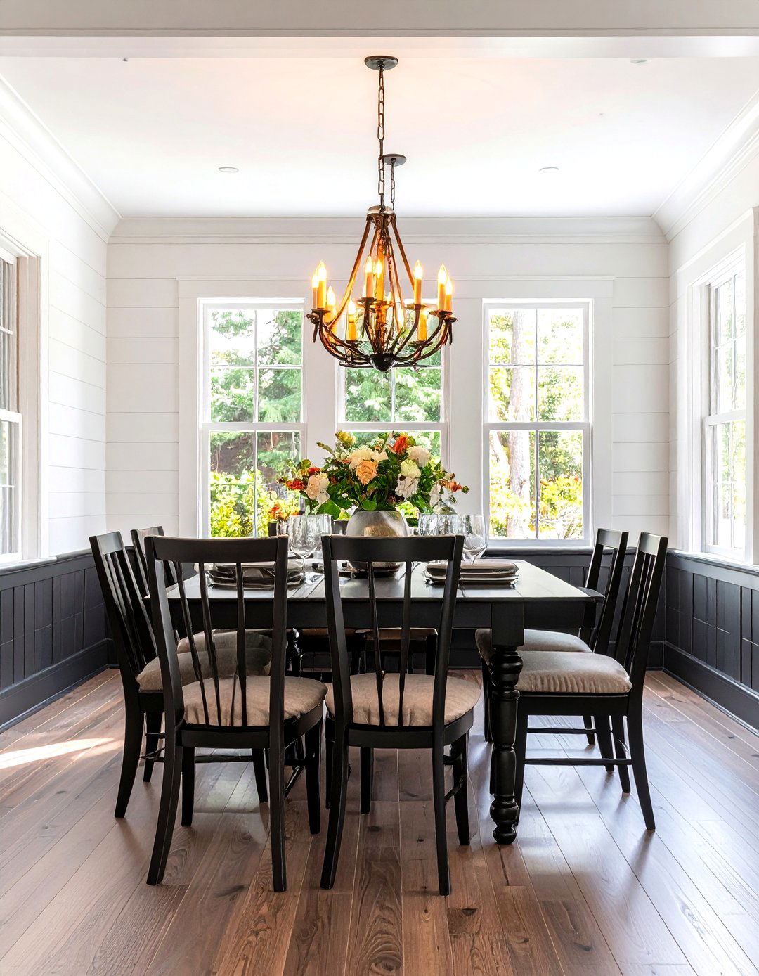 Black Shiplap Two Tone Wall Design - 24 Black Shiplap Wall Ideas