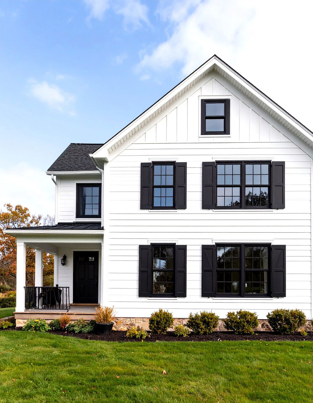 Black Window Grid Patterns - 24 White Farmhouse With Black Windows Ideas