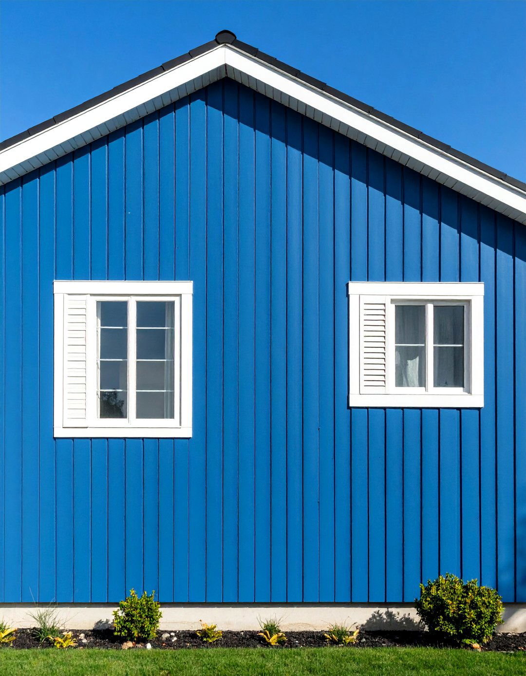 Blue Vertical Siding With Black Horizontal Trim - 24 Dark Blue House With Black Trim