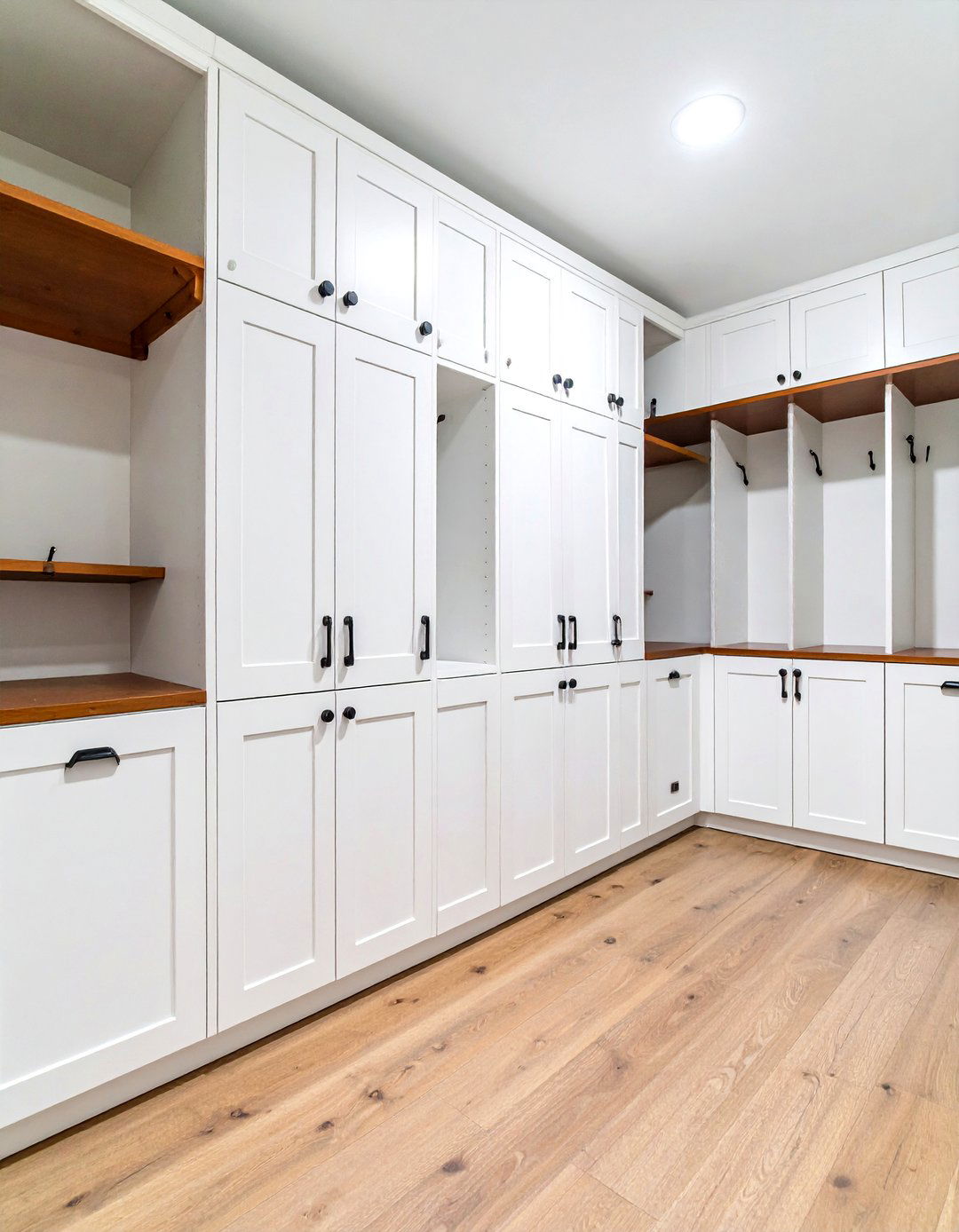Built In Locker Storage Systems - 24 Mudroom Storage Ideas