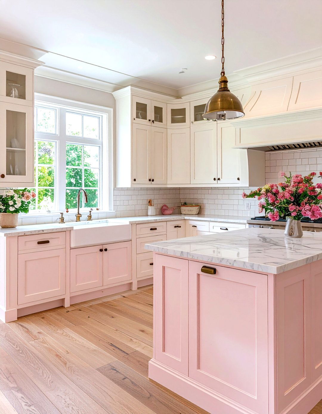 Classic White Shaker Kitchen Style - 24 U Shaped Kitchen Ideas
