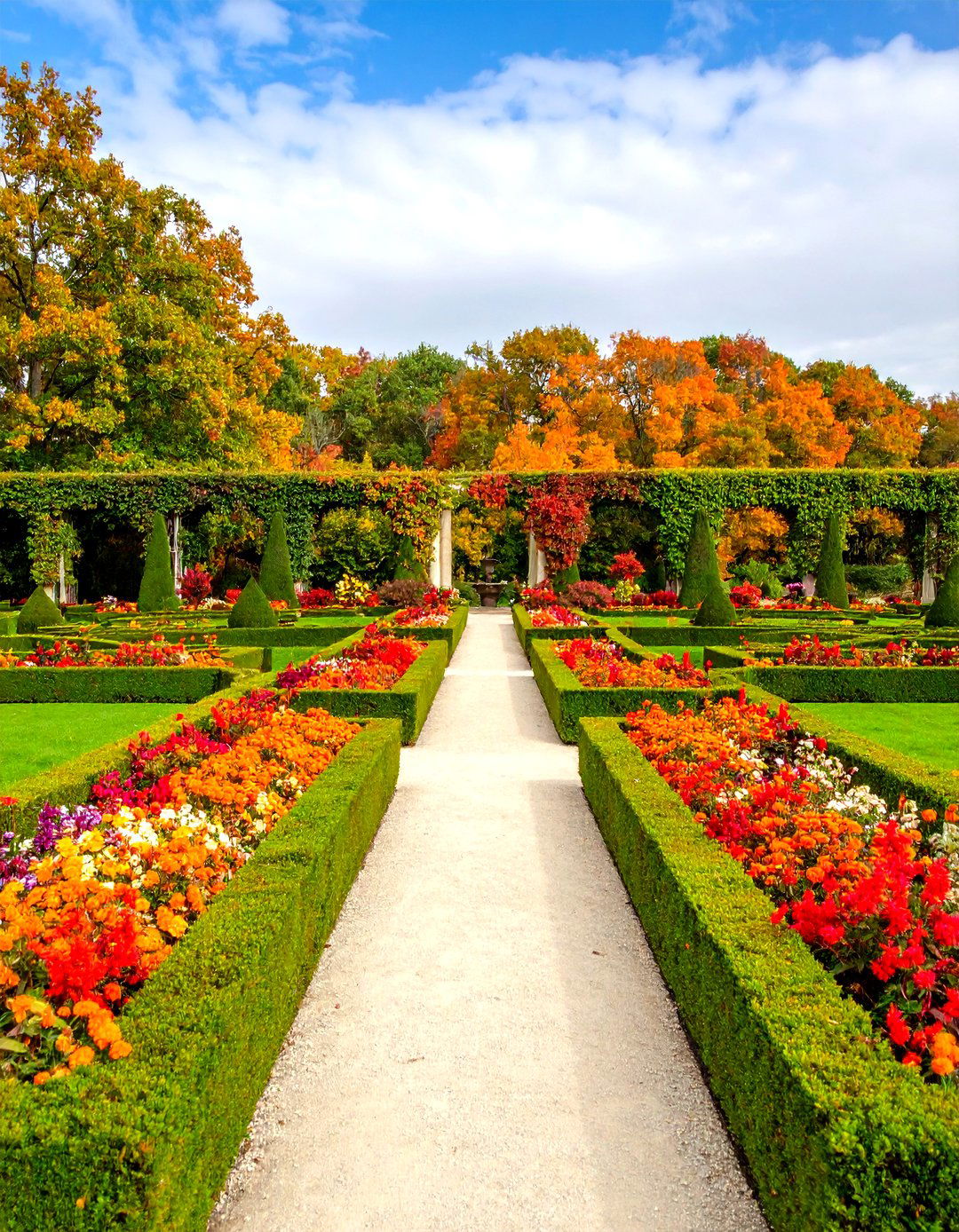 Fall Formal Garden Structures - 24 Fall Garden Ideas