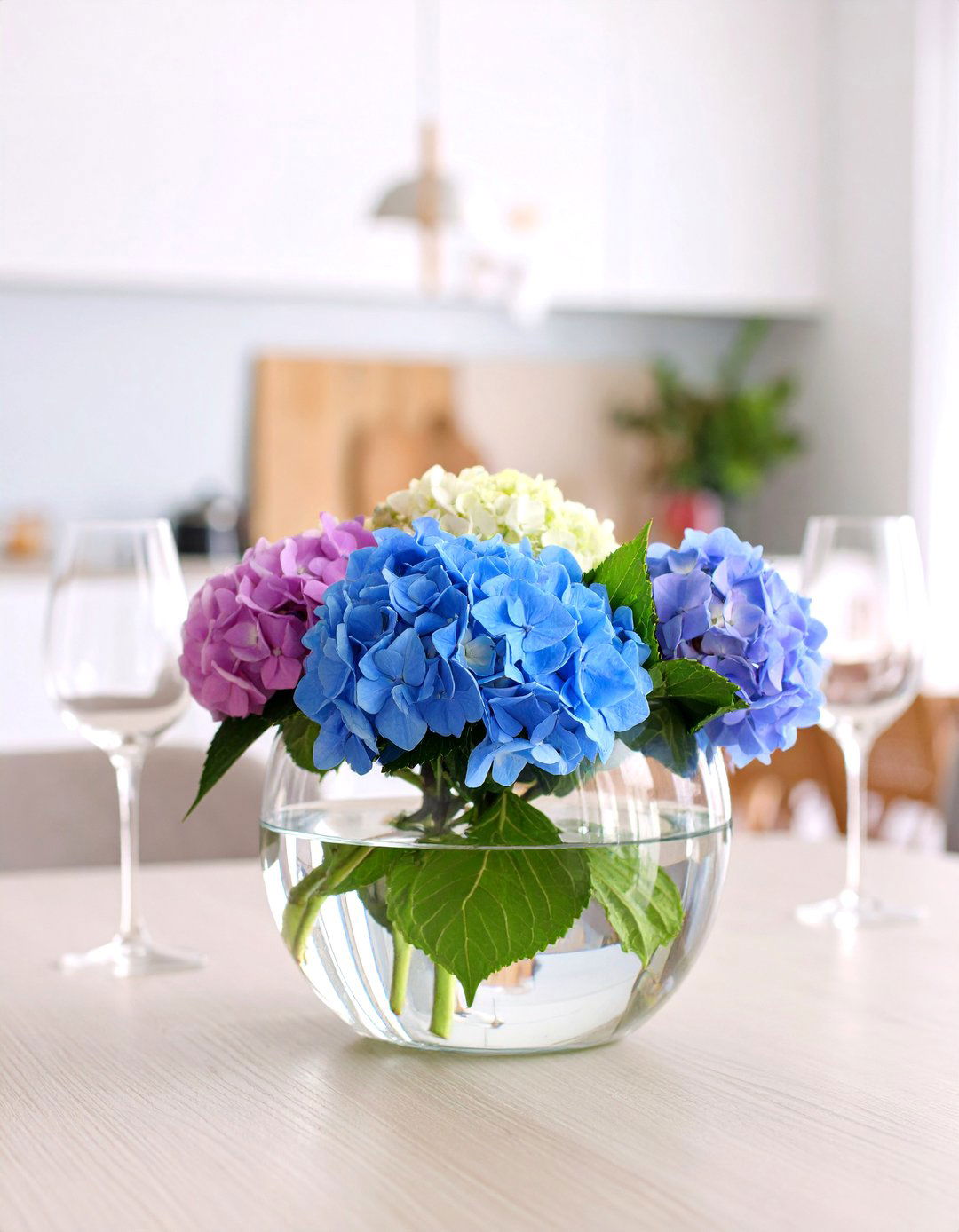Floating Hydrangea Bowl Centerpieces - 24 Hydrangea Centerpiece Ideas