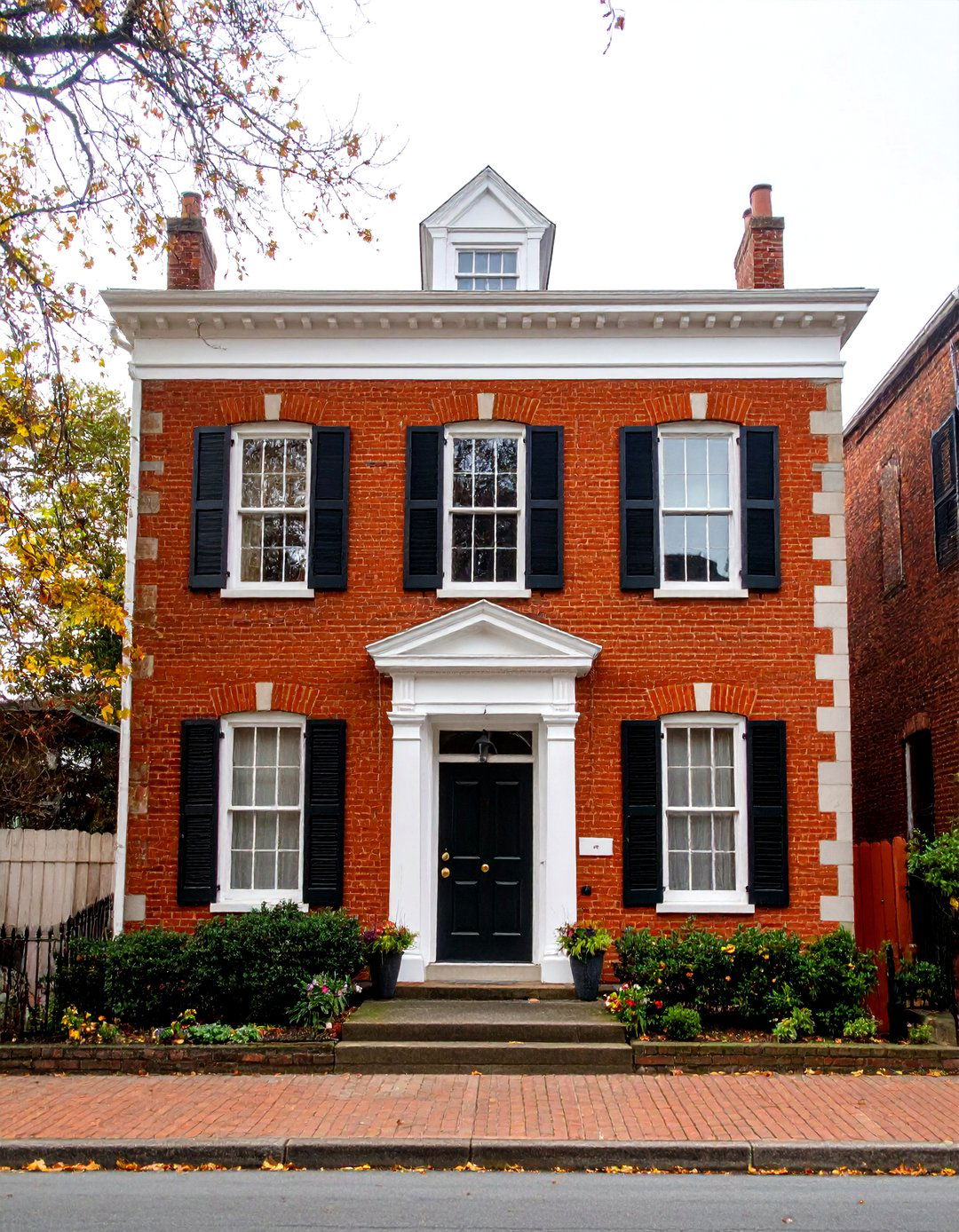 Georgian Colonial Brick with Flemish Bond and Stone Quoins - 24 Brick Houses With Stone Accents