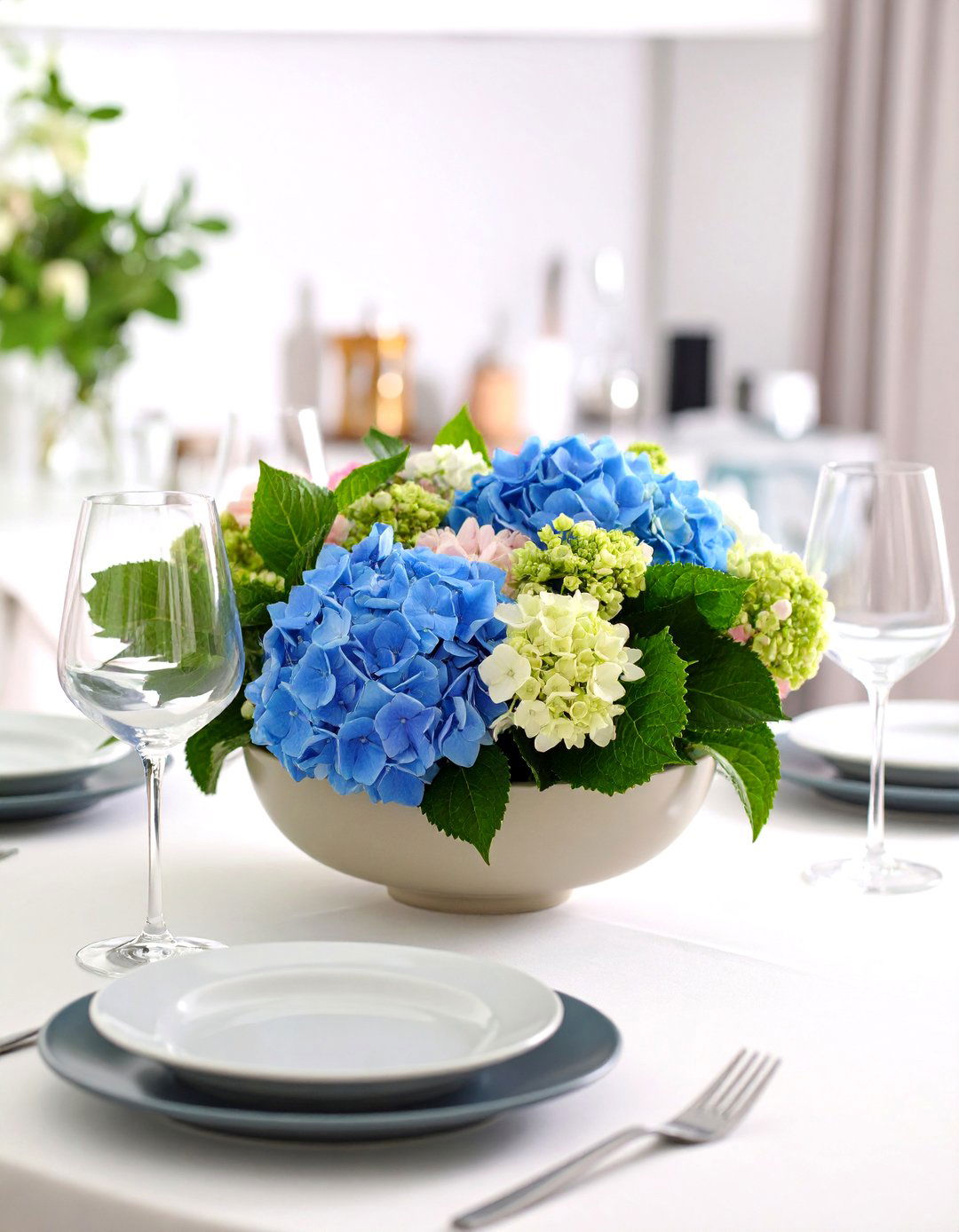 Low Profile Hydrangea Table Arrangements - 24 Hydrangea Centerpiece Ideas