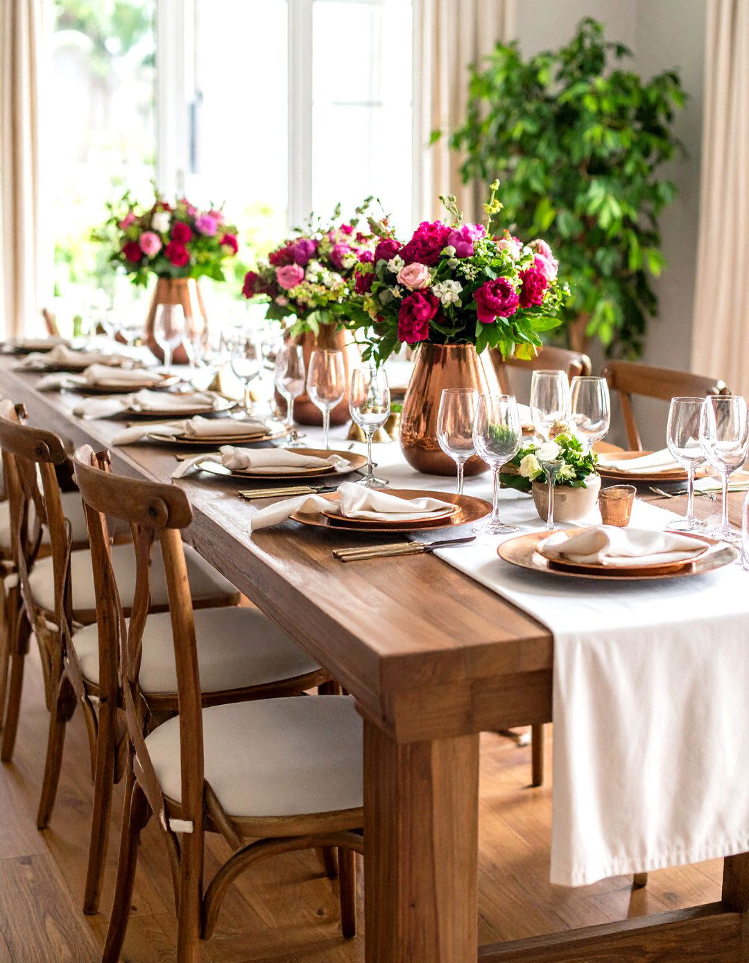 Metallic Copper Accents Scheme - 24 thanksgiving table decor ideas