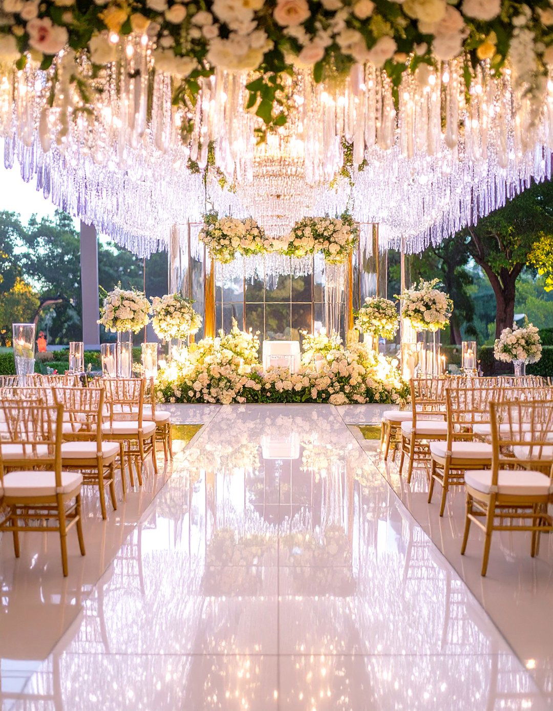 Mirror and Crystal Wedding Altars - 24 Wedding Altar Ideas