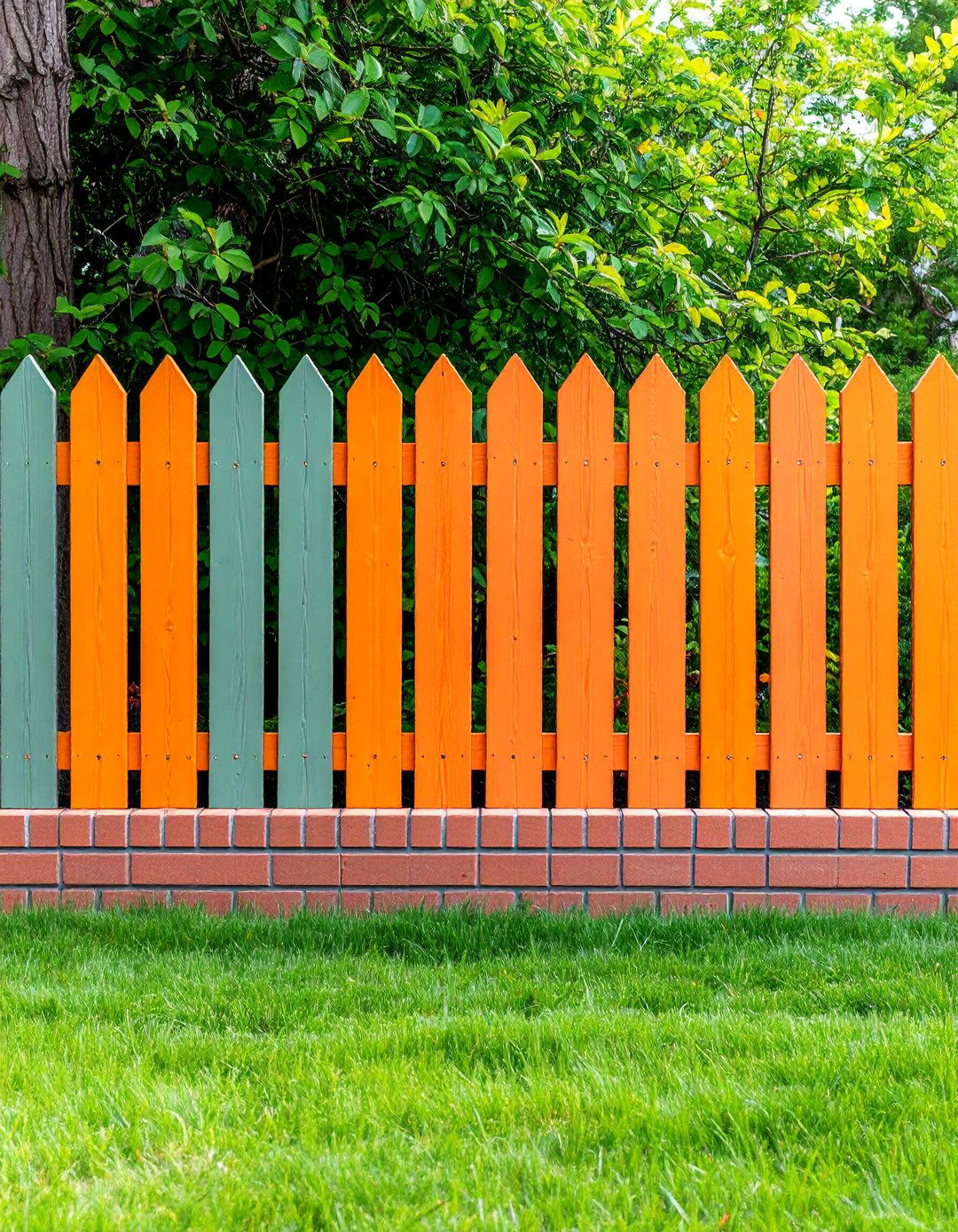 Painted Cinder Block Garden Fence - 24 Cinder Block Fence Ideas