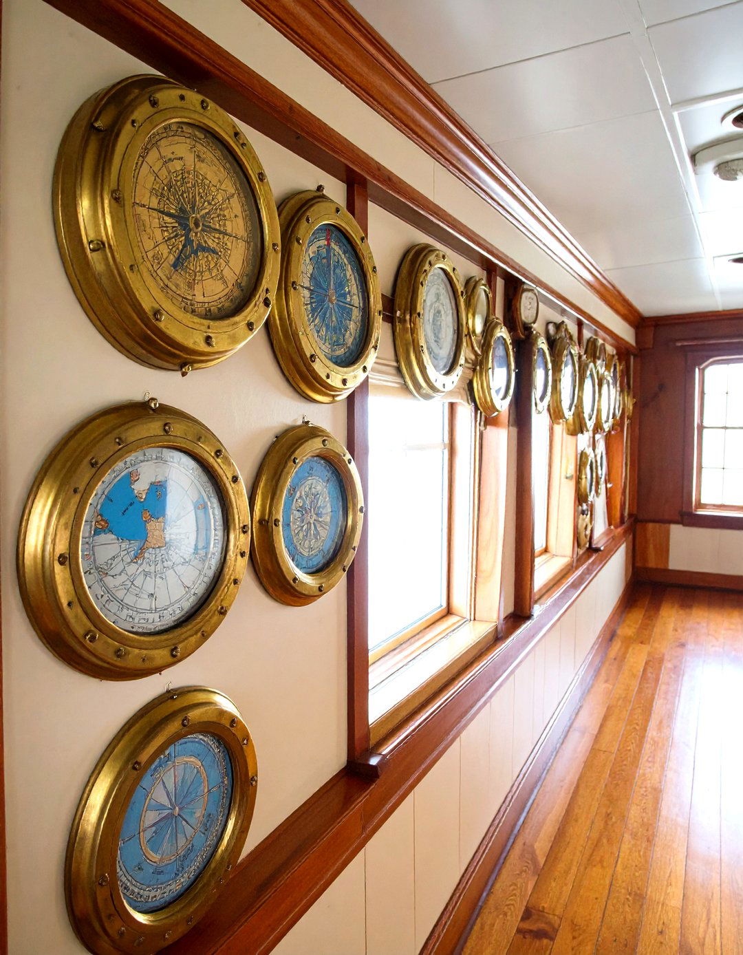 Porthole Mirror Hallway Gallery - 24 Nautical Decor Ideas