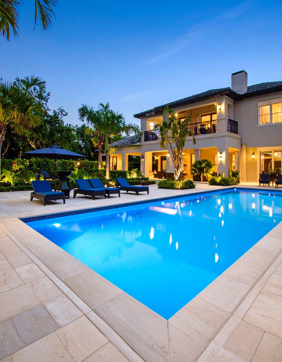 Resort Style Pool Deck Design - 24 Florida Backyard Ideas