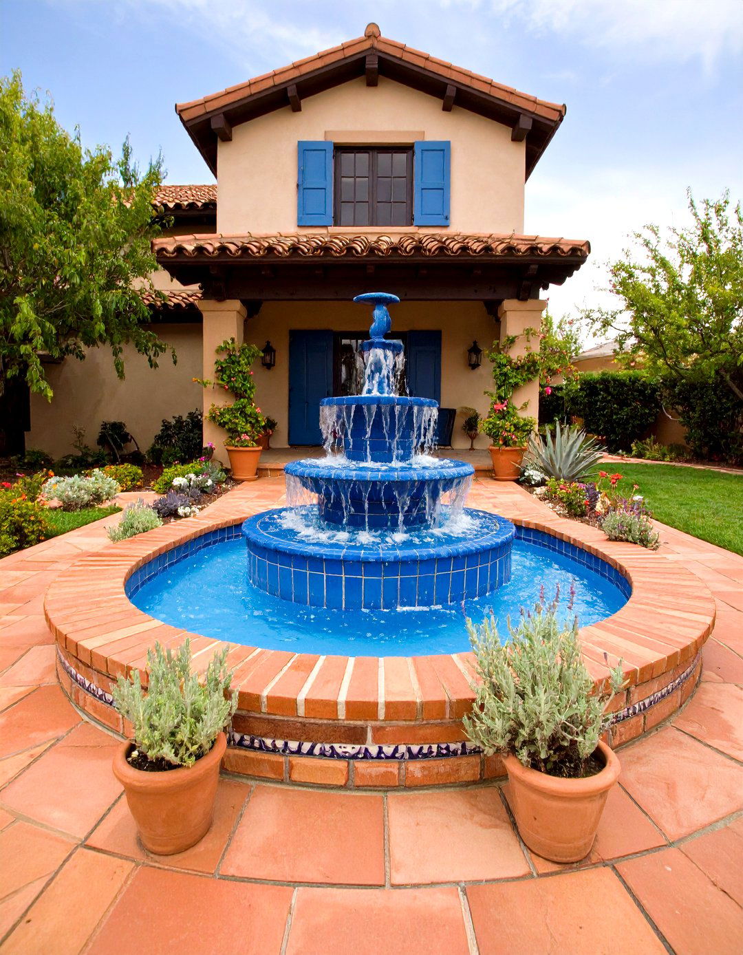 Spanish Tile Water Feature - 24 front yard spanish style landscaping ideas