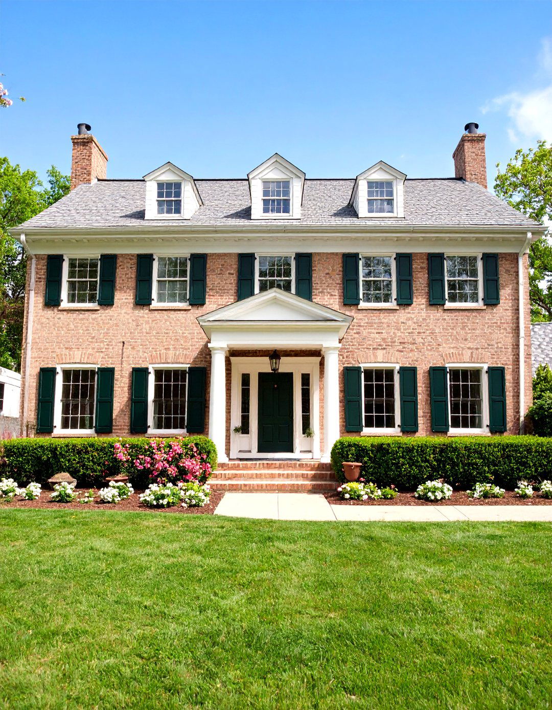 Traditional Colonial Beige Brick Design - 24 Beige Brick Exterior Home Ideas