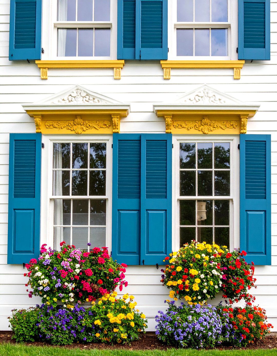 Victorian Ornate Window Trim - 24 Exterior Window Trim Ideas
